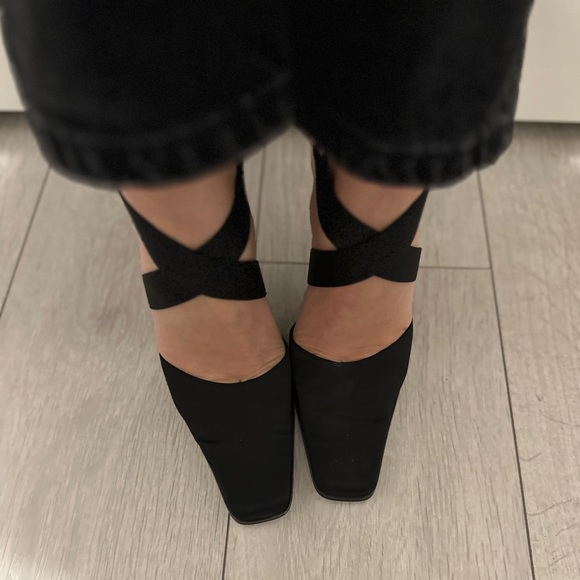 Black square toe satin heel - Picture 3 of 3